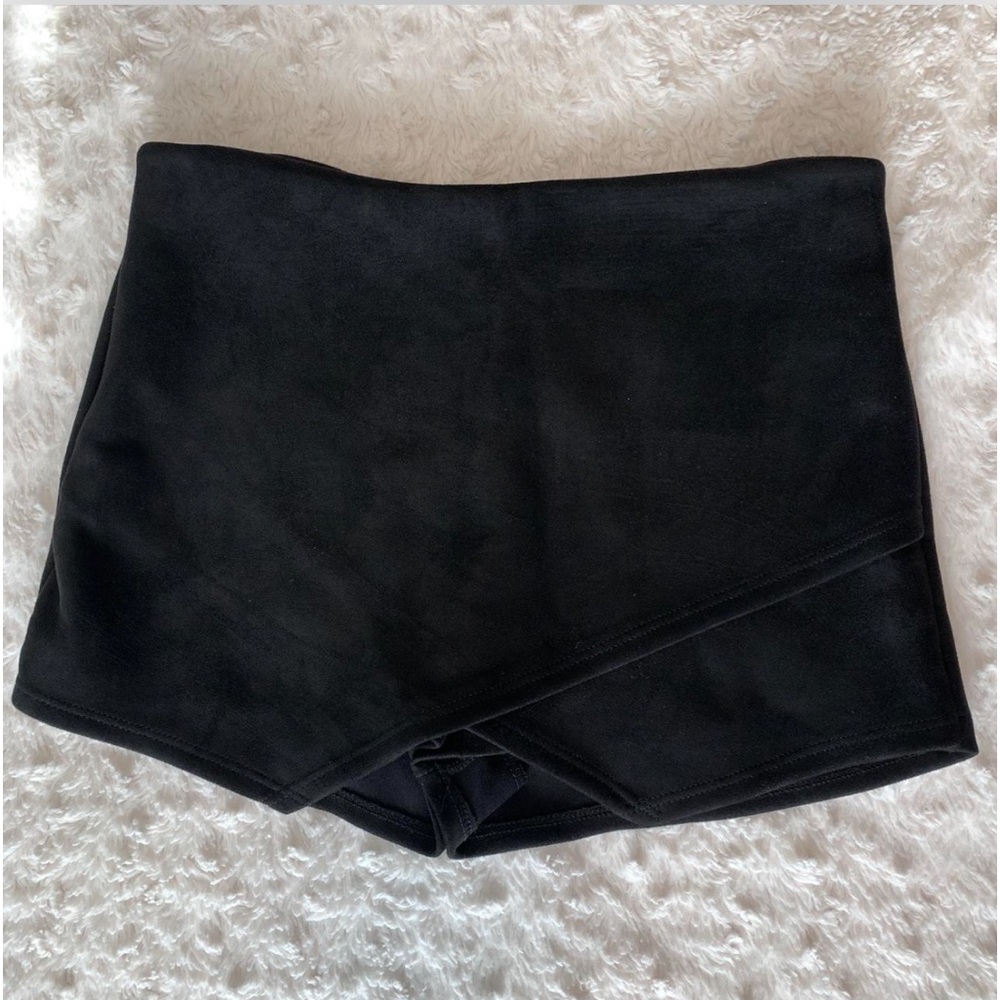 blue blush back suede skort